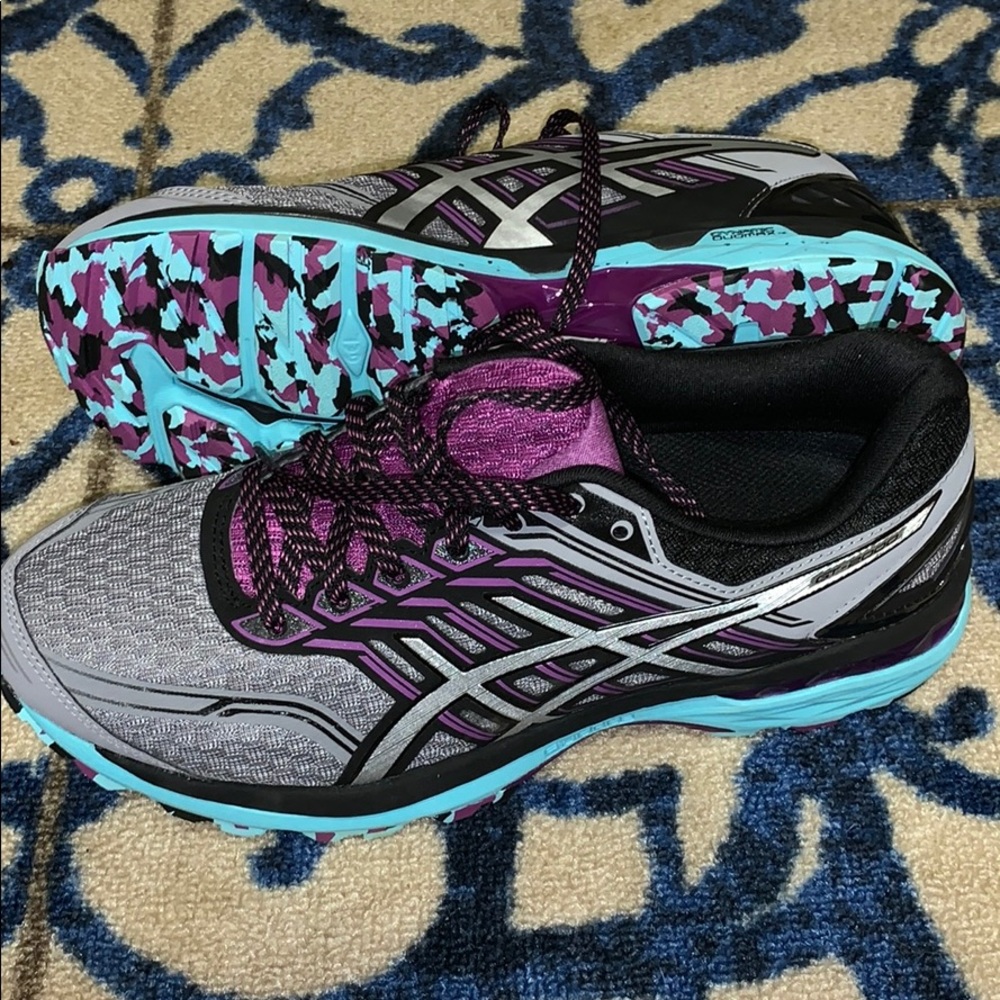 ASIC tennis shoes